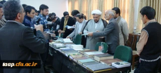 در بازدید حجت الاسلام و المسلین زارع زاده نجفی از نمایشگاه قرآن و نهج البلاغه مطرح شد:تاکید بر اهمیت انس هرچه بیشتر دانشجویان با قرآن کریم و معارف اهل بیت علیهم السلام.