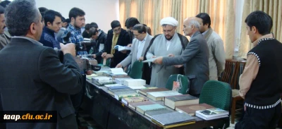 در بازدید حجت الاسلام و المسلین زارع زاده نجفی از نمایشگاه قرآن و نهج البلاغه مطرح شد:تاکید بر اهمیت انس هرچه بیشتر دانشجویان با قرآن کریم و معارف اهل بیت علیهم السلام.