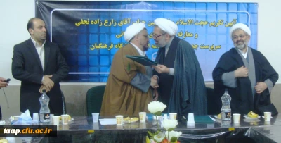 حجت الاسلام و المسلمین دکتر صادق زاده در آیین تکریم و معارفه ی سرپرستان قدیم و جدید پردیس:جامه ی عمل پوشیدن سند تحول بنیادین آموزش و پرورش در گرو  تربیت معلم در دانشگاه فرهنگیان است.