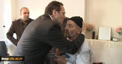 با حضور دکتر مهر محمدی در منزل دانشجو معلم شهید :
از صبر و استقامت والدین شهید فرهمند تقدیر شد