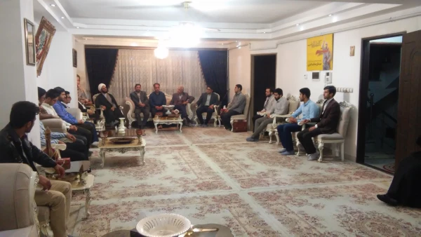 دیدار جمعی از دانشجو معلمان پردیس علامه امینی با خانواده شهید مدافع حرم