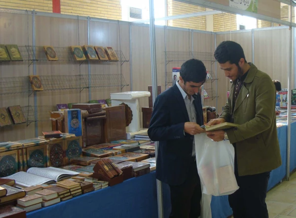 بازدید دانشجو معلمان پردیس علامه امینی(ره)از نمایشگاه کتاب تبریز