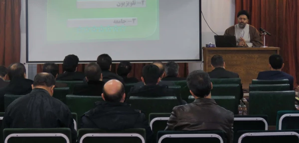 دوره آموزشی "شیوه های دعوت فرزندان به نماز" برگزار شد