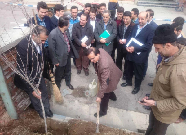 برگزاری مراسم روز درختکاری در پردیس علامه امینی(ره)