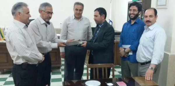 تجلیل از دبیر ستاد اقامه نماز پردیس علامه امینی(ره)