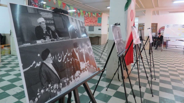 نمایشگاه عکس انقلاب و تریبون مکتوب