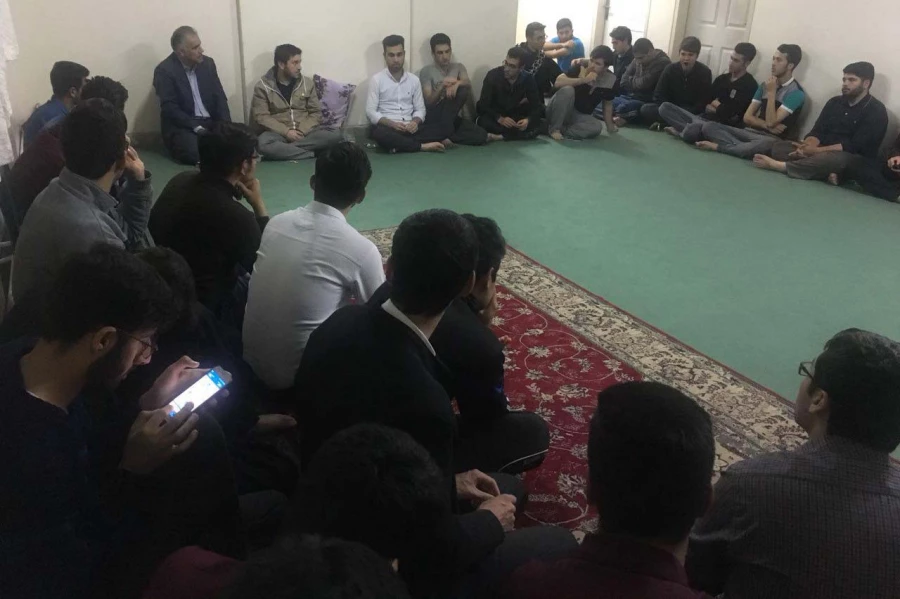 دکتر حاجی علیزاده در جمع دانشجو معلمان :