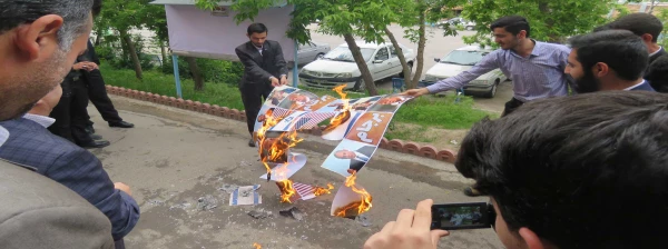 تجمع اعتراضی دانشجومعلمان پردیس علامه امینی، به خروج آمریکا از برجام و طرح ادعاهای واهی علیه ایران