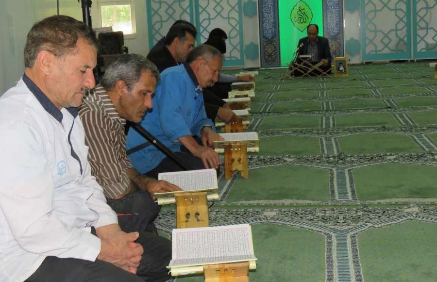 تلاوت روزانه یک حزب از قرآن کریم در ایام ماه مبارک رمضان