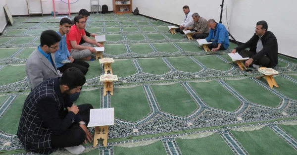 تلاوت روزانه یک حزب از قرآن کریم در ایام ماه مبارک رمضان