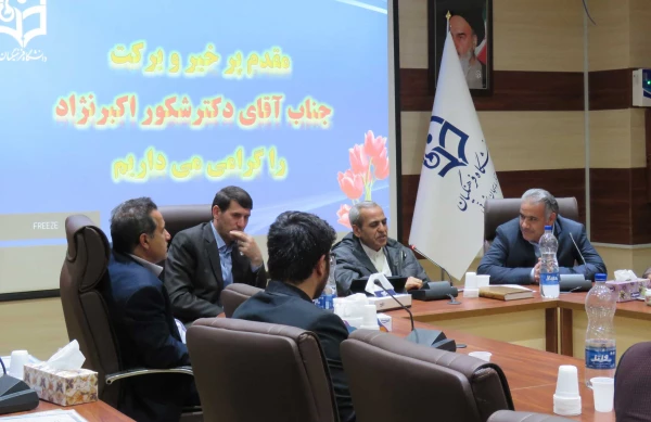 نشست صمیمی به مناسبت هفته سراهای دانشجویی