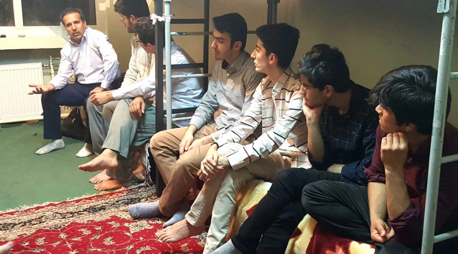 « نشست صمیمی دانشجویان با مشاور در محیط خوابگاه »