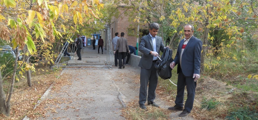 پاکسازی محوطه پردیس با هدف ارتقا فرهنگ حفاظت از محیط زیست