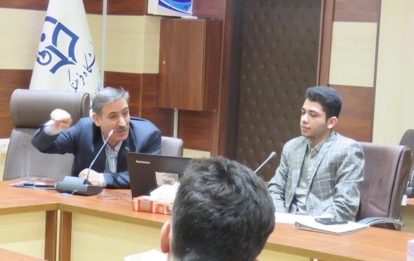 بررسی موضوع سیاه چاله های ریاضی