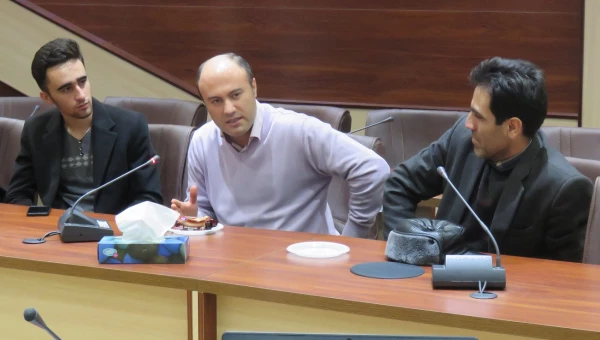 بررسی موضوع سیاه چاله های ریاضی