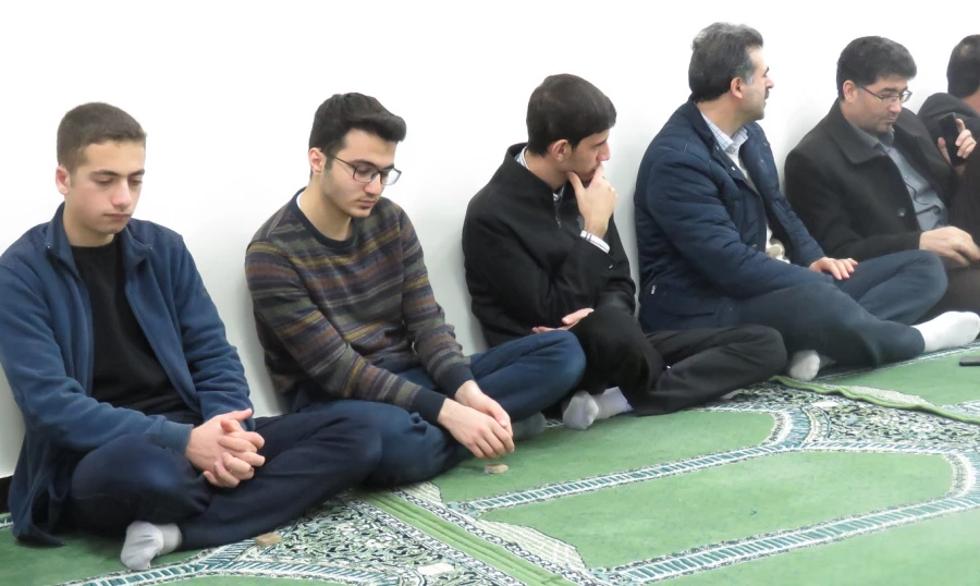 حضور در اجتماع عظیم مردمی و برگزاری نشست های علمی - سیاسی