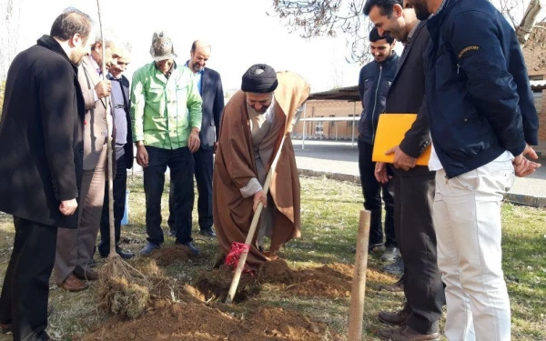 گرامی داشت روز درختکاری