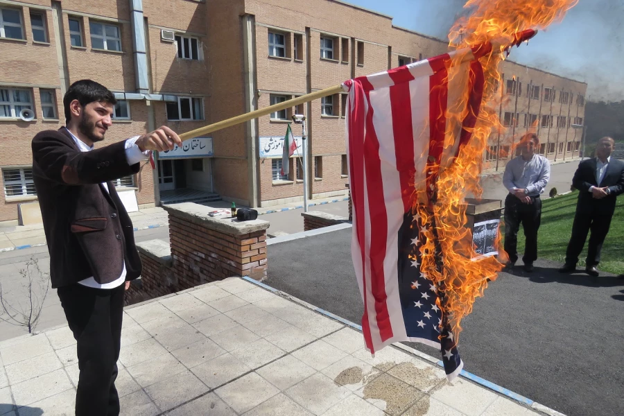 تجمع اعتراضی استادان، کارکنان و دانشجو معلمان در محکومیت اقدام آمریکا علیه سپاه پاسداران