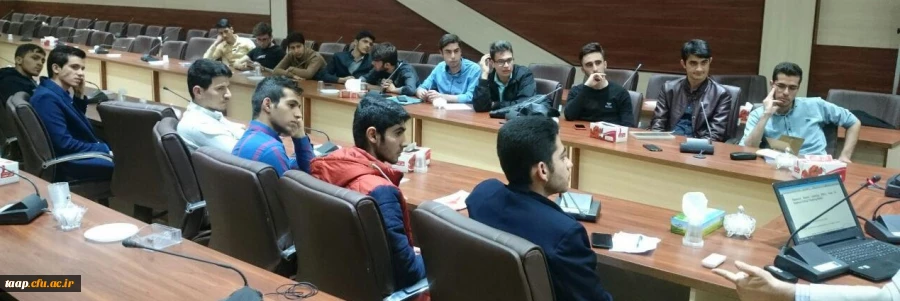 کارگاه آموزشی چالش ها و فرصت ها در پژوهش های دانشجویی