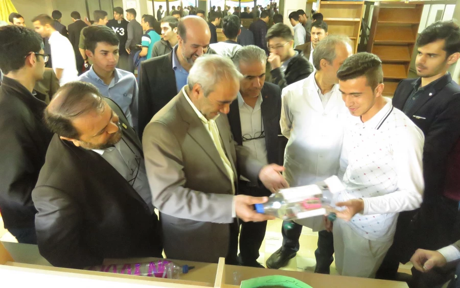 نمایشگاه وسائل کمک آموزشی دست ساخته دانشجو معلمان