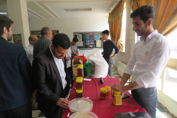 بازارچه دانشجویی به مناسبت هفته سراها