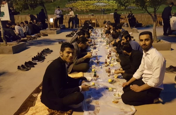 ضیافت افطاری دانشجو معلمان پردیس علامه امینی(رض)