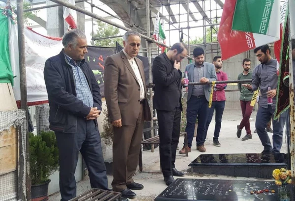 غبار  روبی و زیارت مزار شهدا