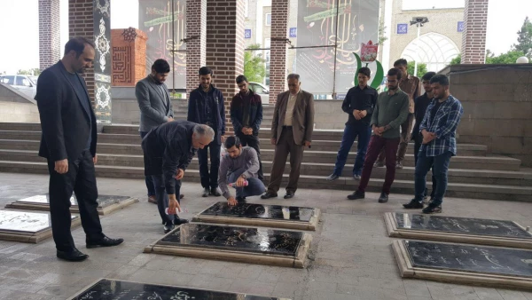 غبار  روبی و زیارت مزار شهدا