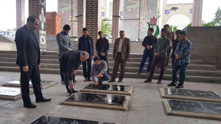 غبار  روبی و زیارت مزار شهدا