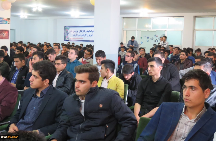 راه توسعه از مدرسه می گذرد و معلمان فرماند هان این مسیر مهم و ارزشمند هستند. 2