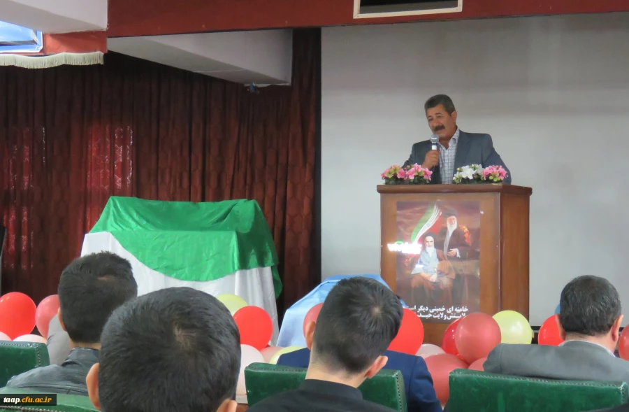 راه توسعه از مدرسه می گذرد و معلمان فرماند هان این مسیر مهم و ارزشمند هستند. 2