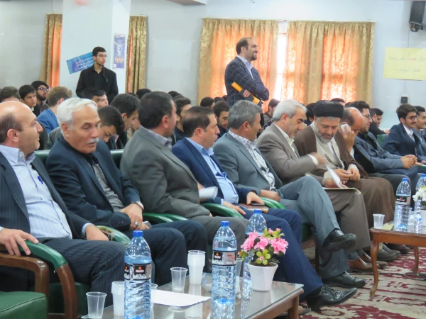 راه توسعه از مدرسه می گذرد و معلمان فرماند هان این مسیر مهم و ارزشمند هستند. 2