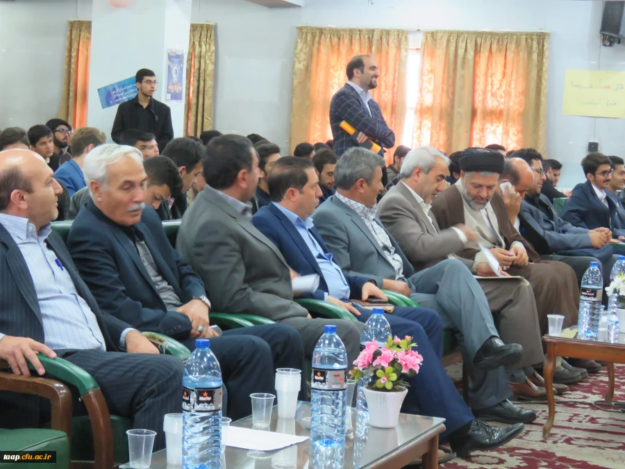 راه توسعه از مدرسه می گذرد و معلمان فرماند هان این مسیر مهم و ارزشمند هستند. 2