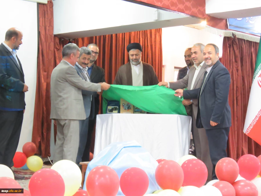 راه توسعه از مدرسه می گذرد و معلمان فرماند هان این مسیر مهم و ارزشمند هستند. 2