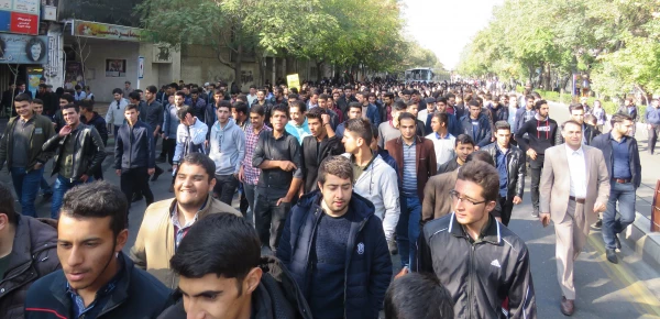 همزمان با سراسر کشورمدیریت امور پردیسهای دانشگاه فرهنگیان استان به همراه اساتید  دانشجومعلمان  و جمعی از کارکنان دوشادوش مردم غیور کلان شهر تبریز  در راهپیمایی یوم ا... 13 آبان ، حماسه آفریدند. 4