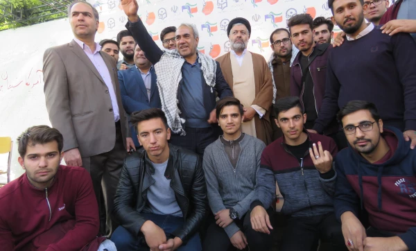 همزمان با سراسر کشورمدیریت امور پردیسهای دانشگاه فرهنگیان استان به همراه اساتید  دانشجومعلمان  و جمعی از کارکنان دوشادوش مردم غیور کلان شهر تبریز  در راهپیمایی یوم ا... 13 آبان ، حماسه آفریدند. 9