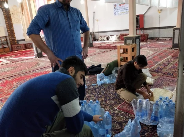 دانشجو معلمان بسیجی  به یاری آسیب دیدگان زلزله شتافتند 2
