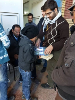 دانشجو معلمان بسیجی  به یاری آسیب دیدگان زلزله شتافتند 3