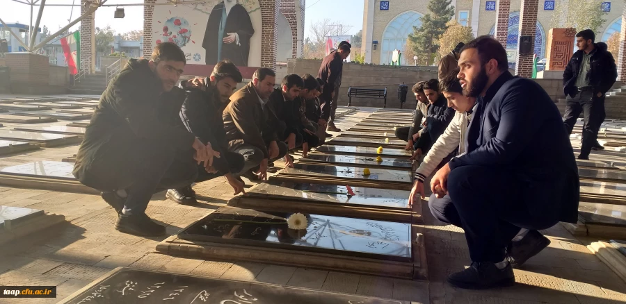 به همت کانون علمی و فرهنگی ایثاردانشجویی تجلیل از مقام شامخ شهداء  به مناسبت 5 آذر سالروز تشکیل بسیج برگزار شد. 3