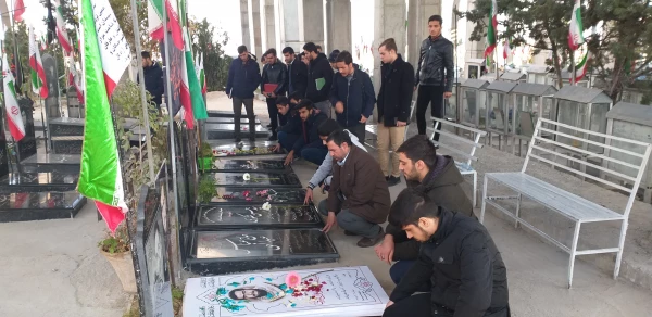 به همت کانون علمی و فرهنگی ایثاردانشجویی تجلیل از مقام شامخ شهداء  به مناسبت 5 آذر سالروز تشکیل بسیج برگزار شد. 2