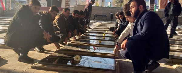 به همت کانون علمی و فرهنگی ایثاردانشجویی تجلیل از مقام شامخ شهداء  به مناسبت 5 آذر سالروز تشکیل بسیج برگزار شد. 3