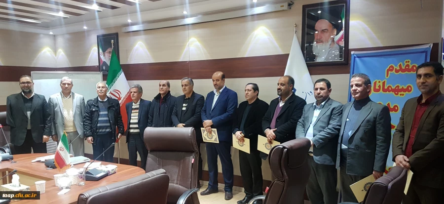 اثر برگزیده استاد درخشانی نقد و بررسی قرار گرفته و از وی تجلیل شد. 2