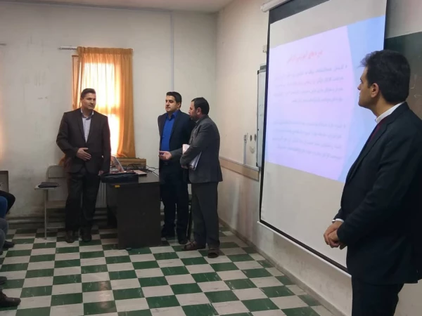 در راستای اجرای نظام نامه فرهنگی دوره ضمن خدمت ICDL در ساعت فرهنگی برای ورودی های 98 برگزار شد. 3