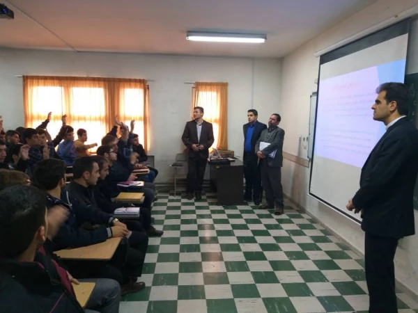 در راستای اجرای نظام نامه فرهنگی دوره ضمن خدمت ICDL در ساعت فرهنگی برای ورودی های 98 برگزار شد. 4