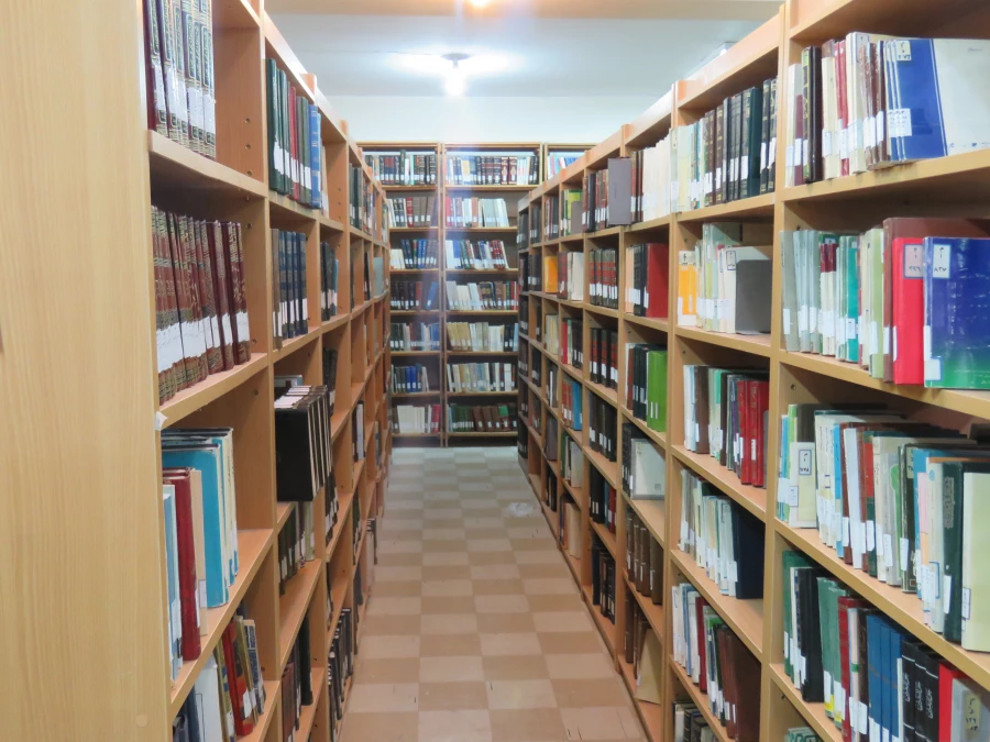 مراسم افتتاح کتابخانه با حضور مدیر محترم پردیس های استانی سرپرست و معاونان و کارکنان اساتید و دانشجو معلمان برگزار شد. 4