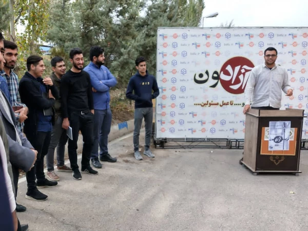 بسیج دانشجویی پردیس تریبون آزاد برپانمود. 3