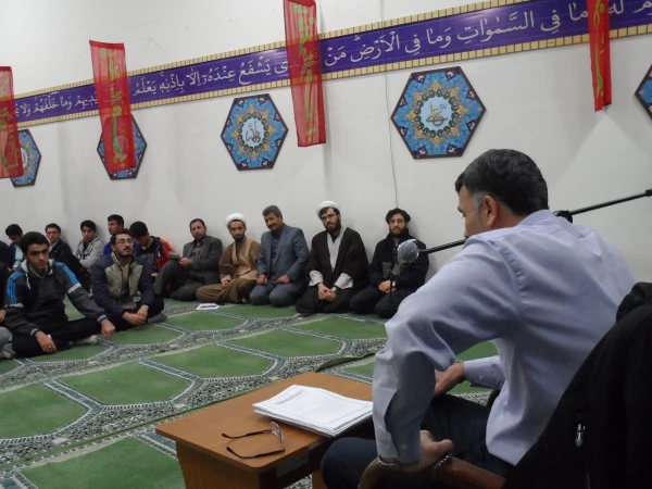 به همت بسیج دانشجویی همایش تبیین بیانات مقام معظم رهبری در 12 آذرماه 79 برگزارشد. 8