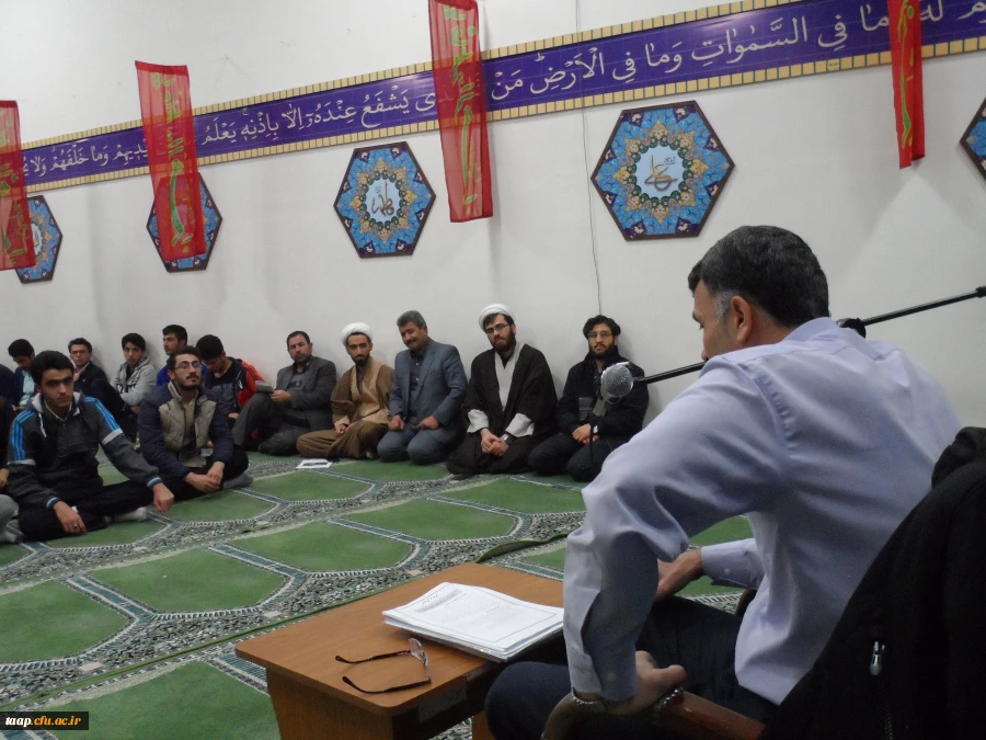 به همت بسیج دانشجویی همایش تبیین بیانات مقام معظم رهبری در 12 آذرماه 79 برگزارشد. 8