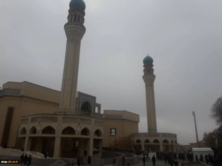 بمناسبت گرامیداشت روز دانشجو،دانشجو معلمان در نماز عبادی و سیاسی روز جمعه  15/09/98 شرکت نمودند . 2