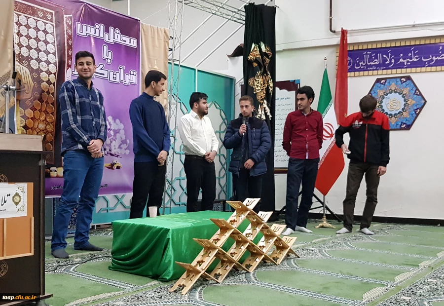 همایش شبی با قرآن بمناسبت هفته فرهنگی وروز دانشجو باحضور مسولین فرهنگی و نهاد رهبری پردیس علامه امینی در محل نمازخانه دانشگاه برگزار گردید. 7